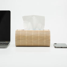 不再是方角的簡約設計木紙巾盒，適用於市面上小包裝面紙巾，放在家居或辦公室都很適合啊！