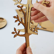 簡約設計的日本製楠木樹架既可擺放首飾及戒子，只需滴數滴香薰油亦可作擴香之用，一物二用。