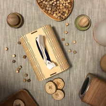 不再是方角的簡約設計木紙巾盒，適用於市面上小包裝面紙巾，放在家居或辦公室都很適合啊！